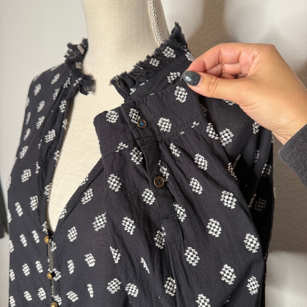 Pilcro Tavi Embroidered Button Down Blouse Black Cotton Frayed Trim XL - Picture 4 of 9